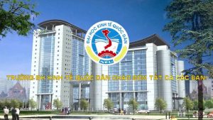Campusgebäude und Logo der National Economics University (NEU) Hanoi, Vietnam